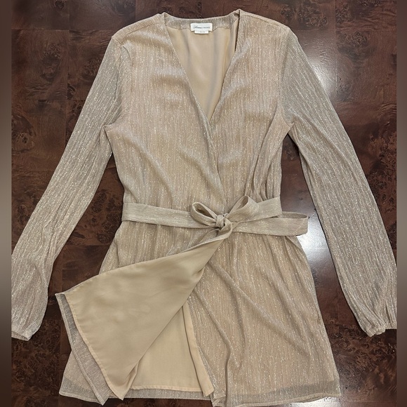 ✨ Lovers + Friends Elyse Wrap Dress in Gold Shimmer - Size L - Picture 4 of 11